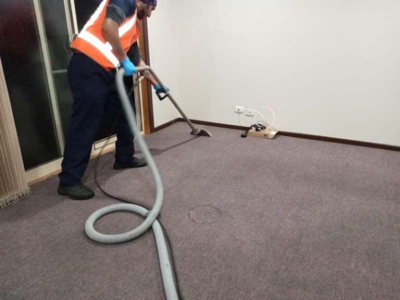 carpet-vacuuming-768x576