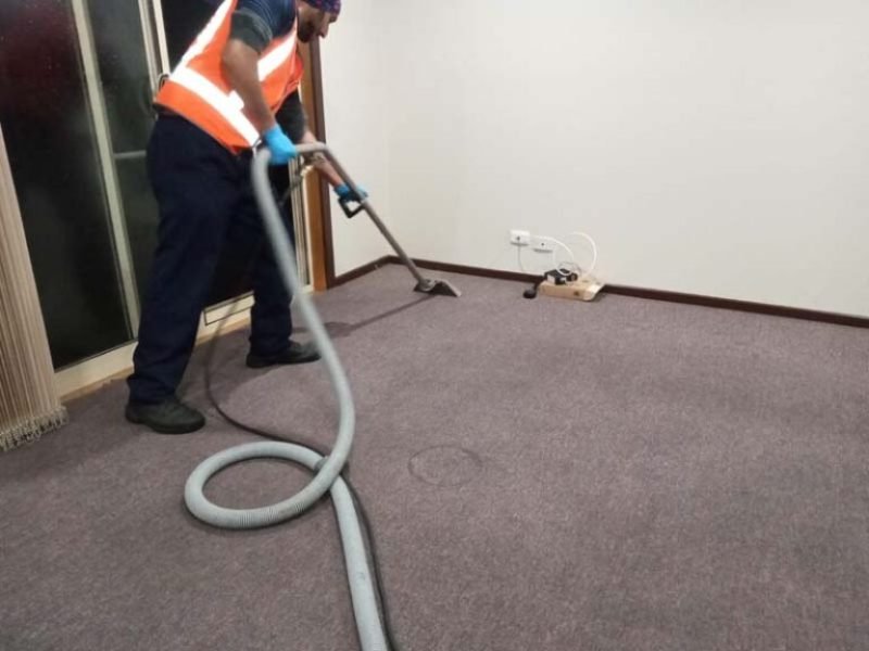 carpet-vacuuming-768×576 carpet-vacuuming-768x576